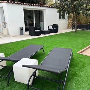 Appartement De Vacances Avec Jardin Privé, La Gaude